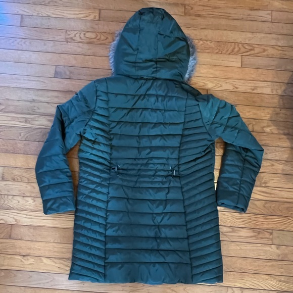 Warm Winter Coat. Dark Green. No flaws whatsoever. Adjustable waist. - Picture 6 of 9